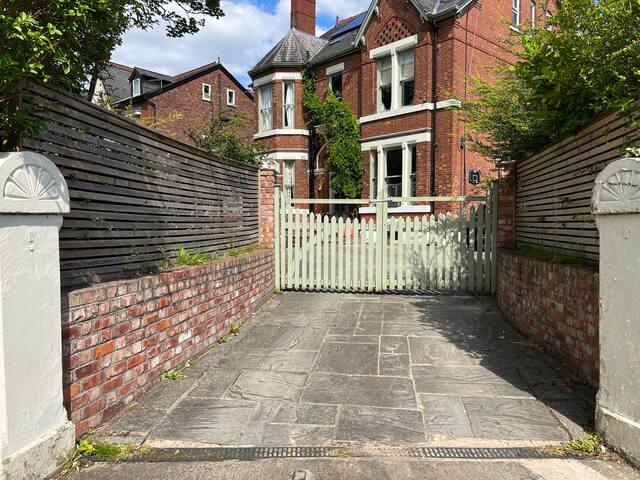 LeafyVictorian eclectic mansion gallery image 4