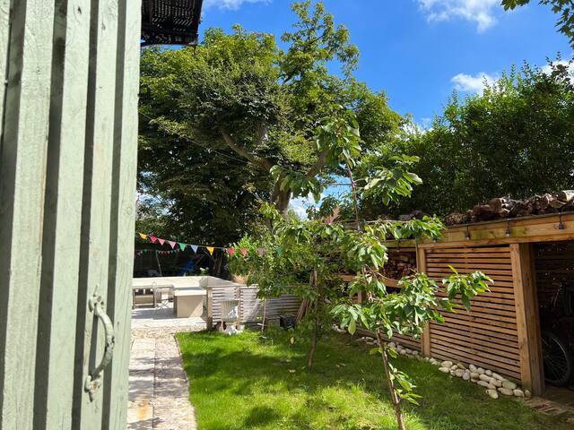 LeafyVictorian eclectic mansion gallery image 5