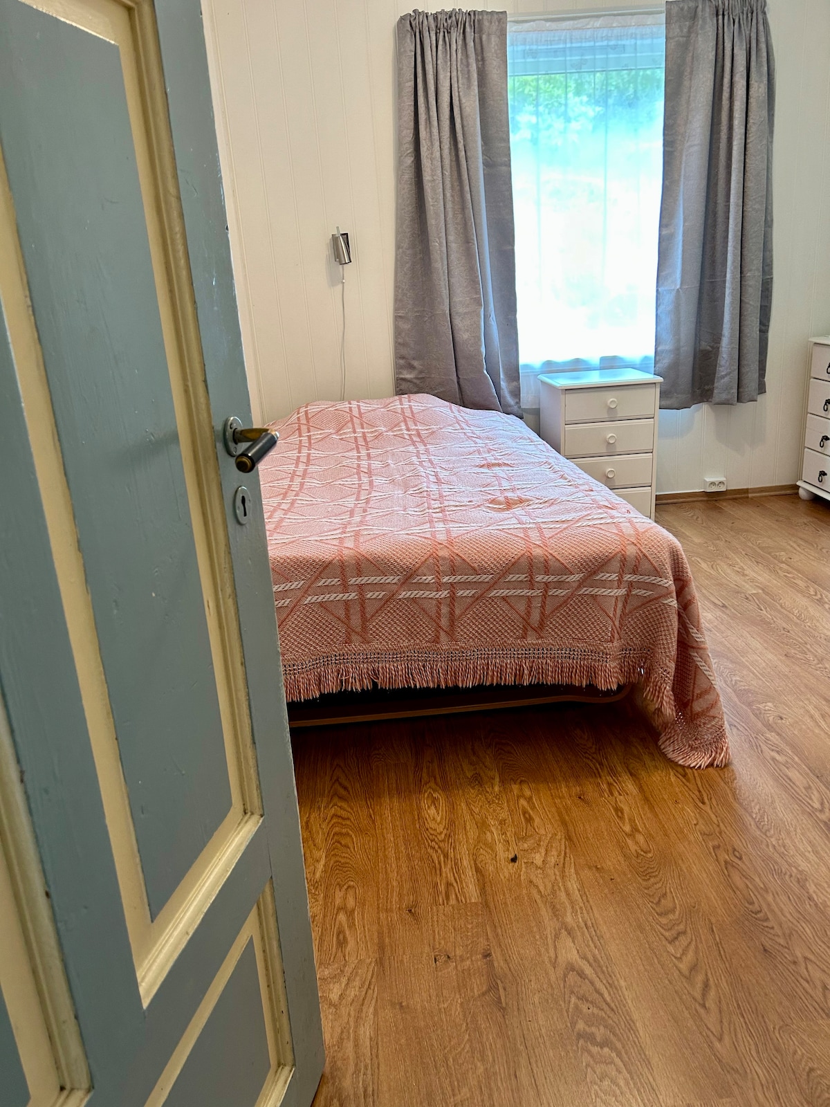 จากห้องนอน 2 เตียง 120 เตียงชั้น 1