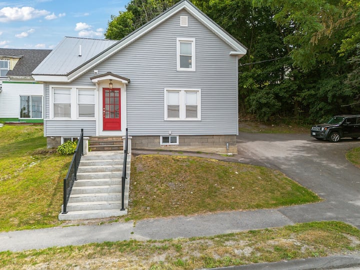 Waterfront Cape | 3BR/2 Bath| Fire Pit