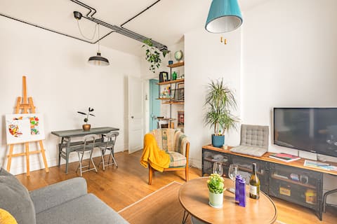 Top performing Airbnb: Lovely Puteaux accommodation in Puteaux