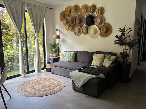 Boho Apt. 5 Min-SJO Airport•Wi-Fi • Walk to Mall