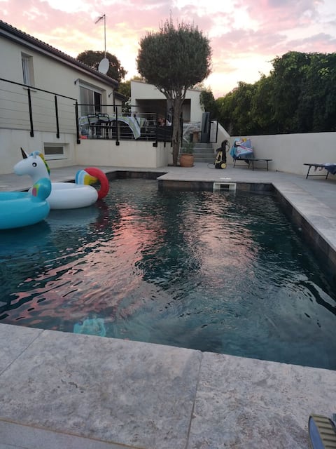 Maison avec piscine et pétanque