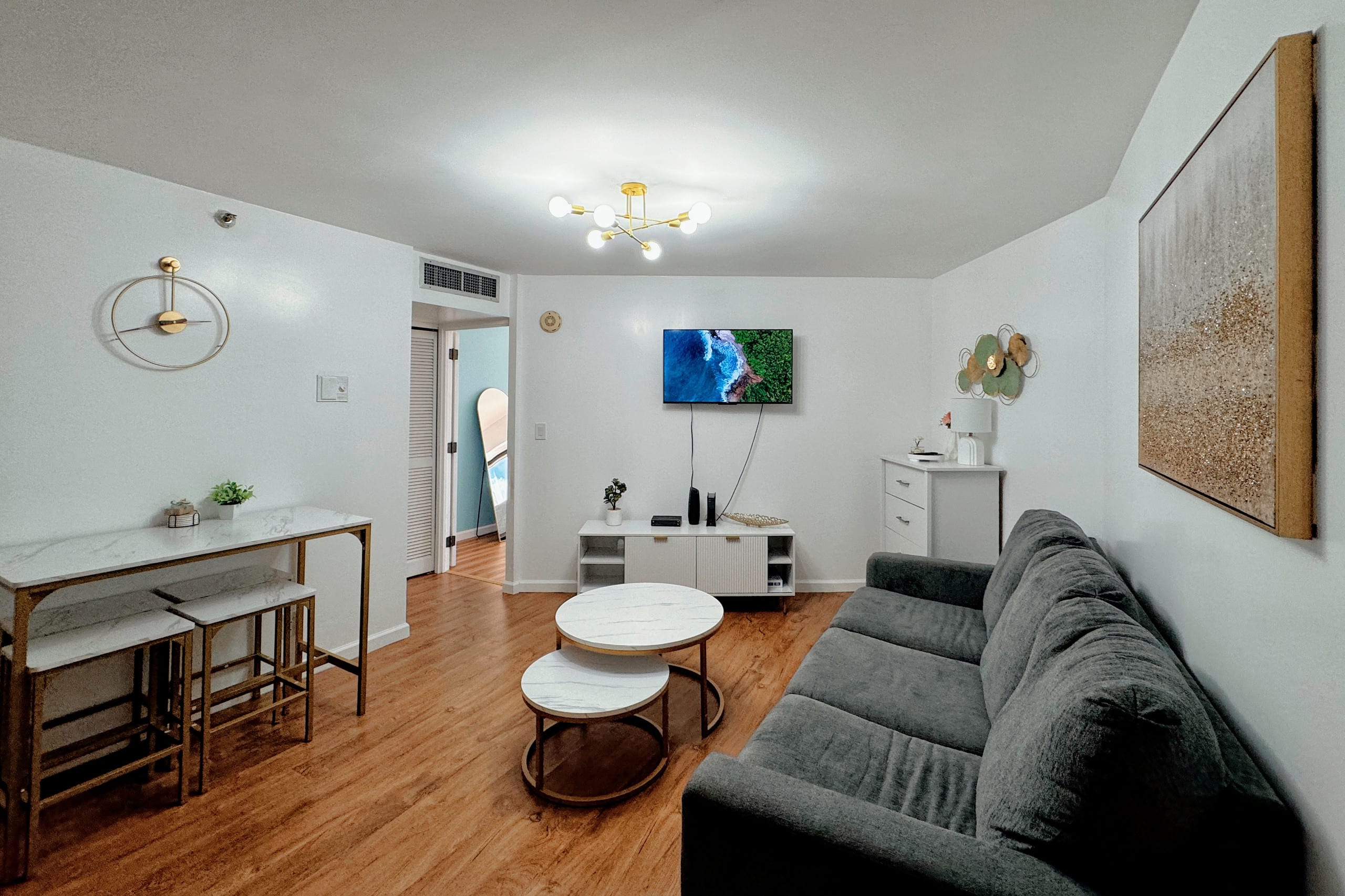 Condo in Honolulu · ★4.95 · 1 bedroom · 3 beds · 1 private bath - Image 2