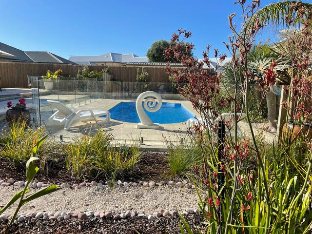 Beach House with Private Pool (Netflix & Kayo) gallery image 2