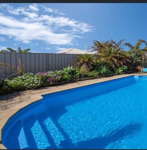 Beach House with Private Pool (Netflix & Kayo) gallery image 5