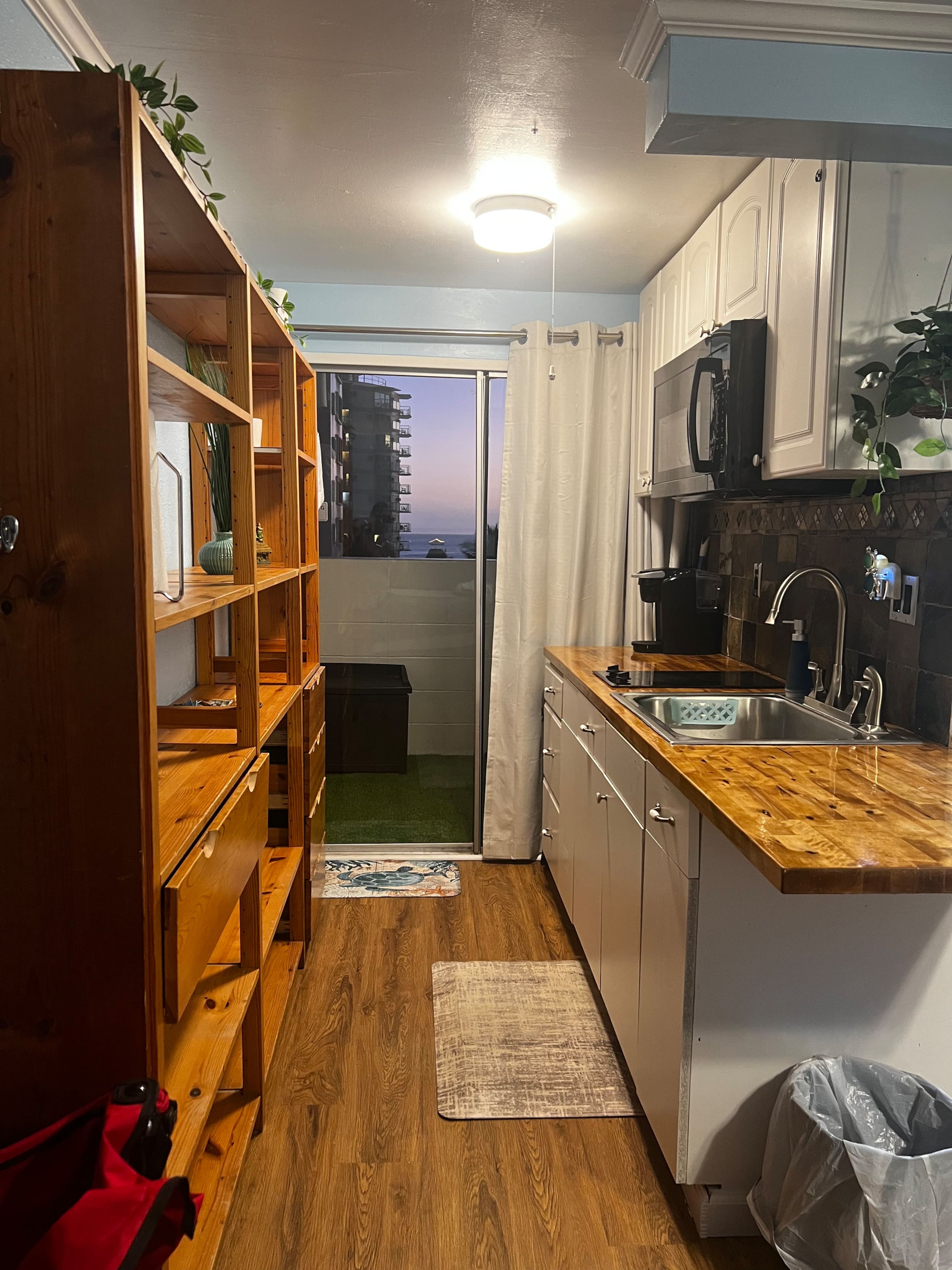 Condo in Honolulu · ★4.82 · Studio · 2 beds · 1 private bath - Image 6