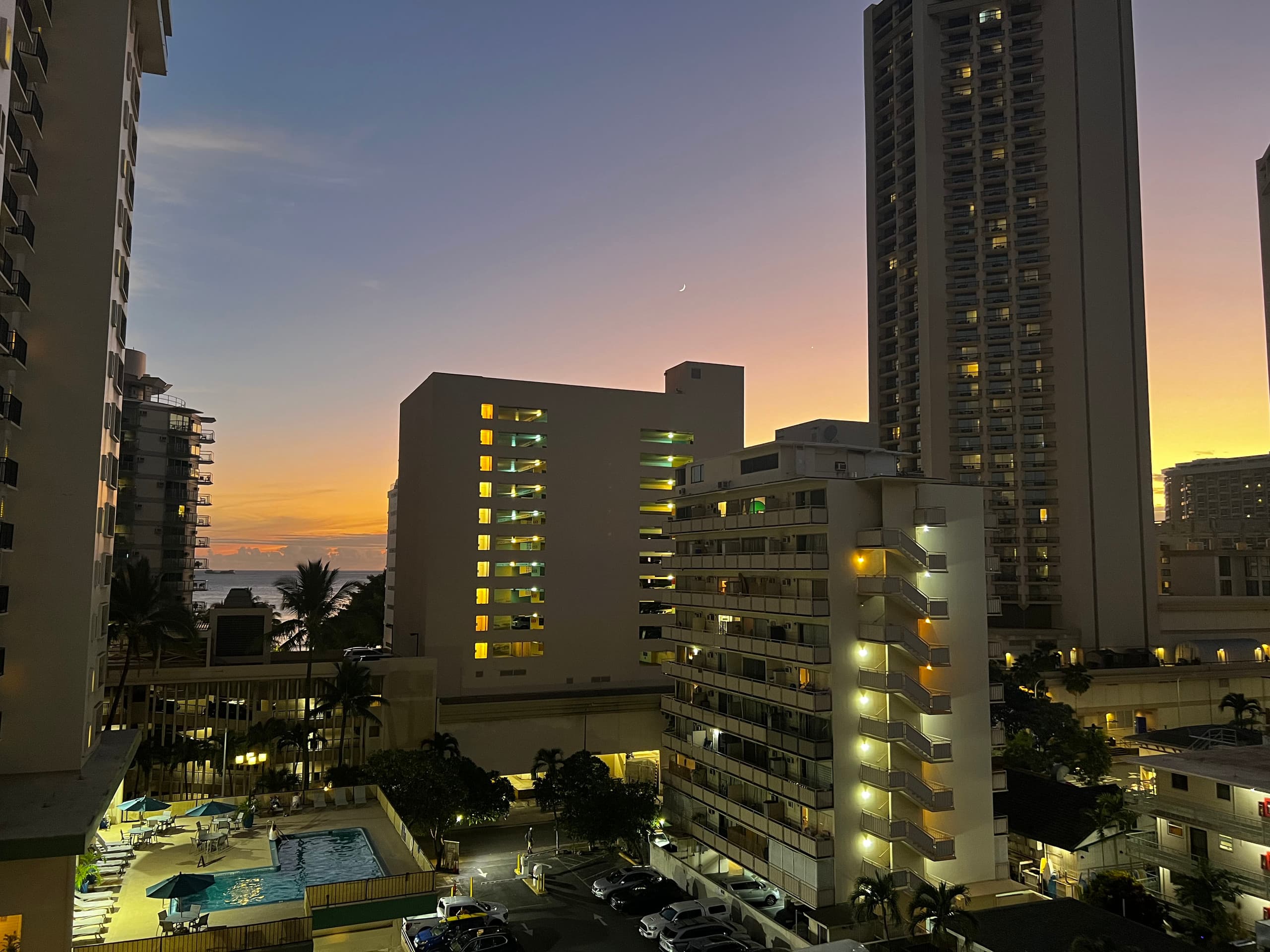 Condo in Honolulu · ★4.82 · Studio · 2 beds · 1 private bath - Image 21