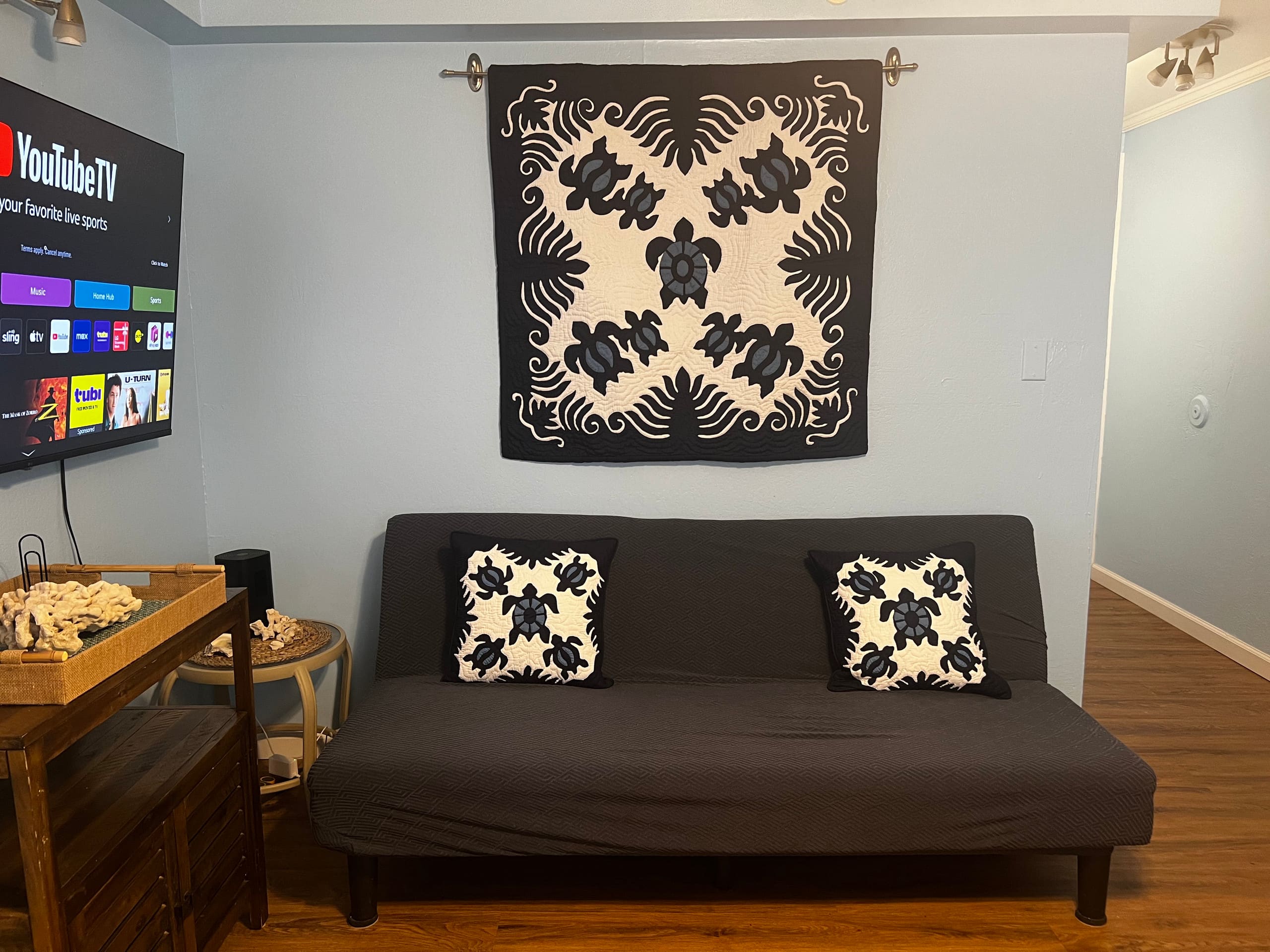 Condo in Honolulu · ★4.82 · Studio · 2 beds · 1 private bath - Image 1
