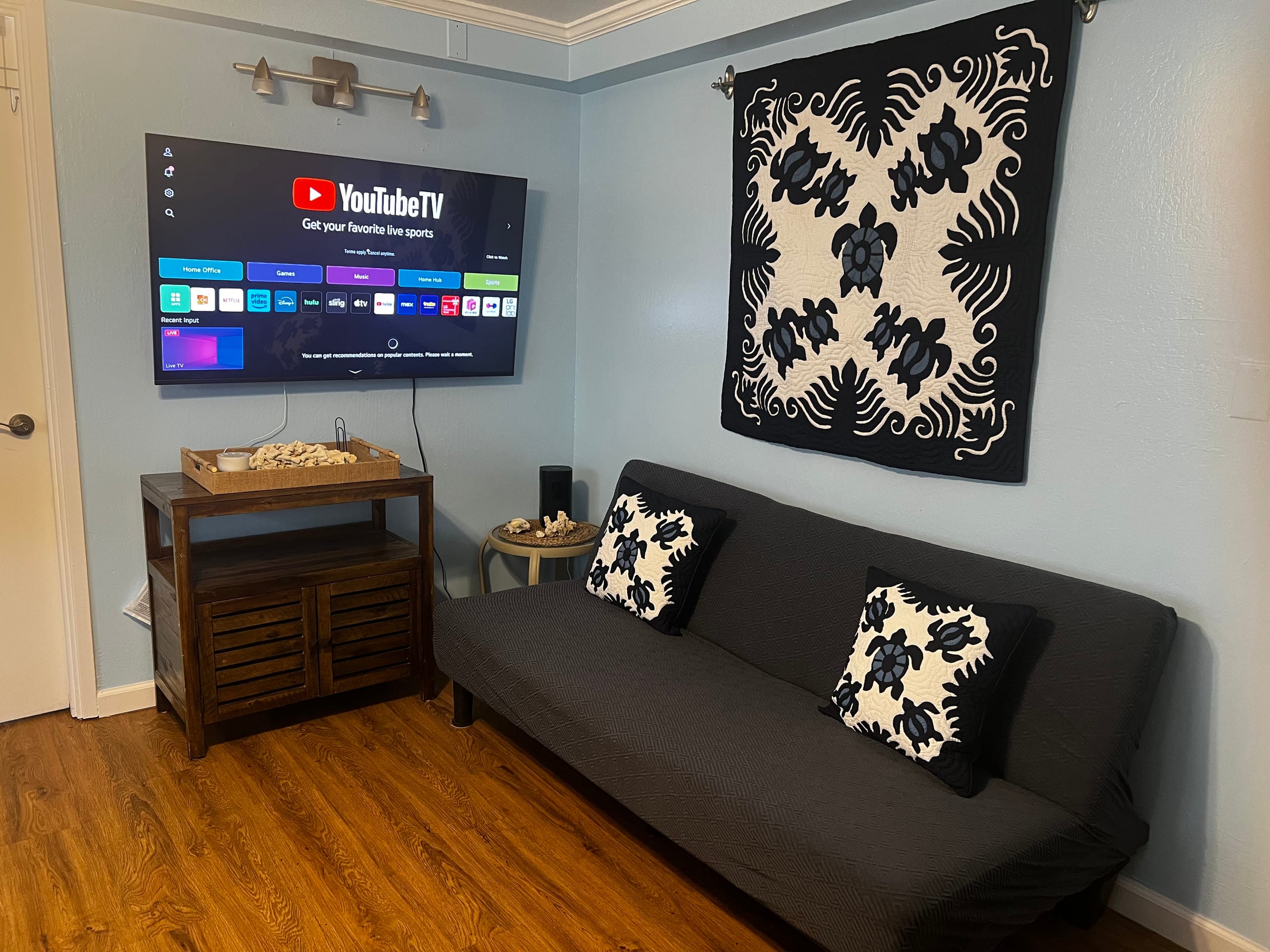 Condo in Honolulu · ★4.82 · Studio · 2 beds · 1 private bath - Image 3