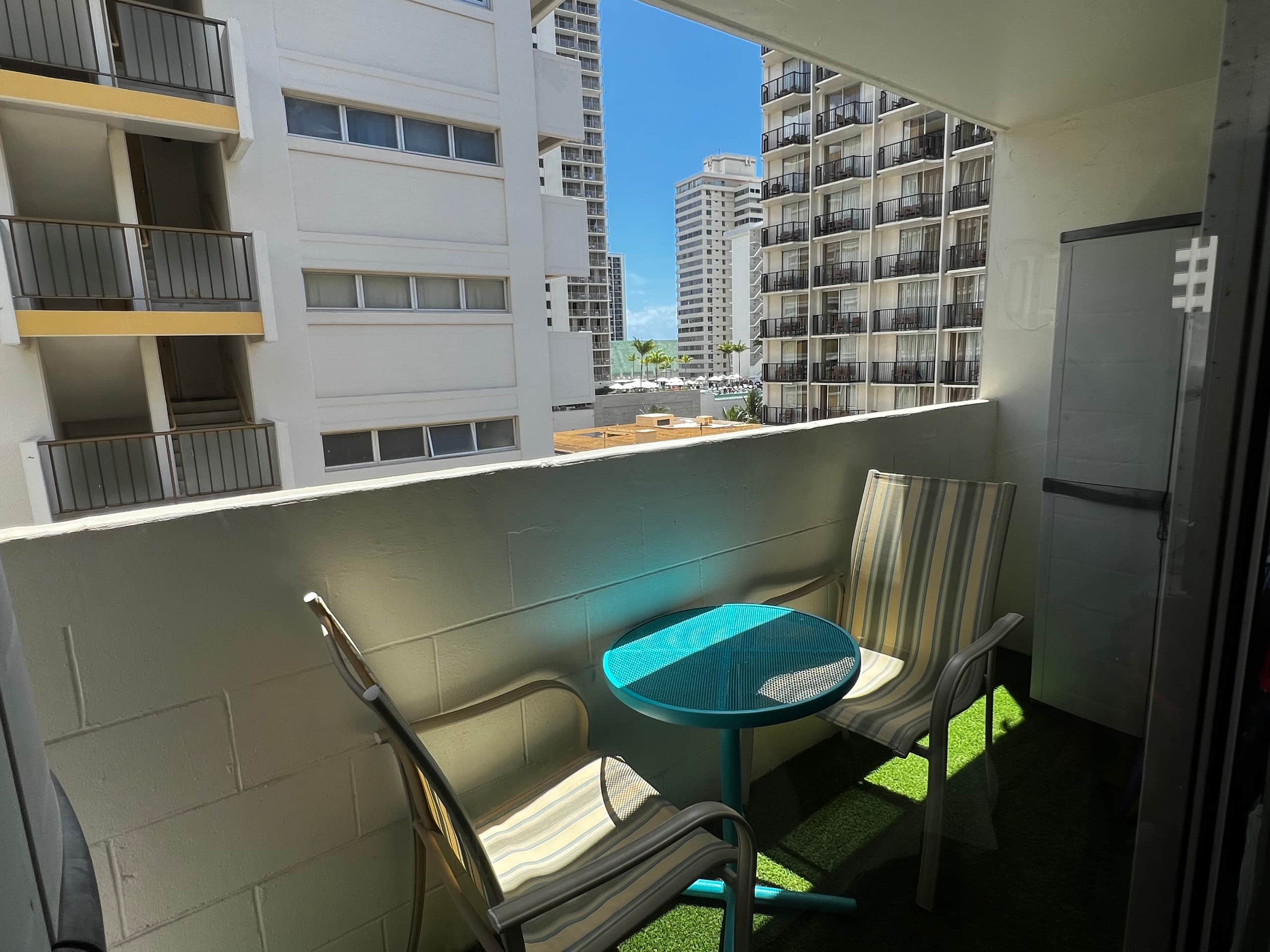 Condo in Honolulu · ★4.82 · Studio · 2 beds · 1 private bath - Image 17