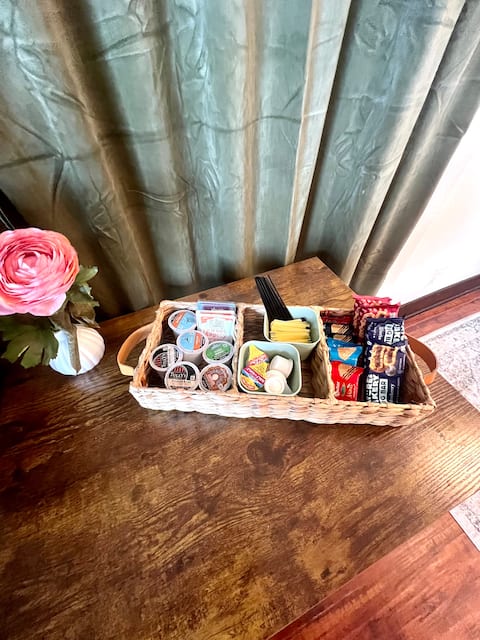 Top Airbnb: Private Suite in Uptown Whittier 13 mls to Disney in Whittier
