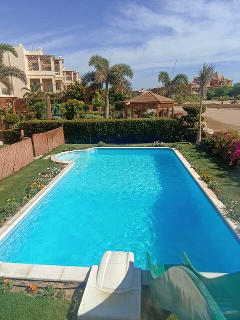 Flat with private pool and daily cleaning service