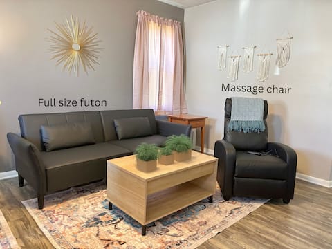 Top Airbnb: Single Family Ranch- Family & Dog Friendly, Fenced in Old Brooklyn