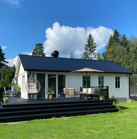 Cozy house by the sea on lovely Alnö