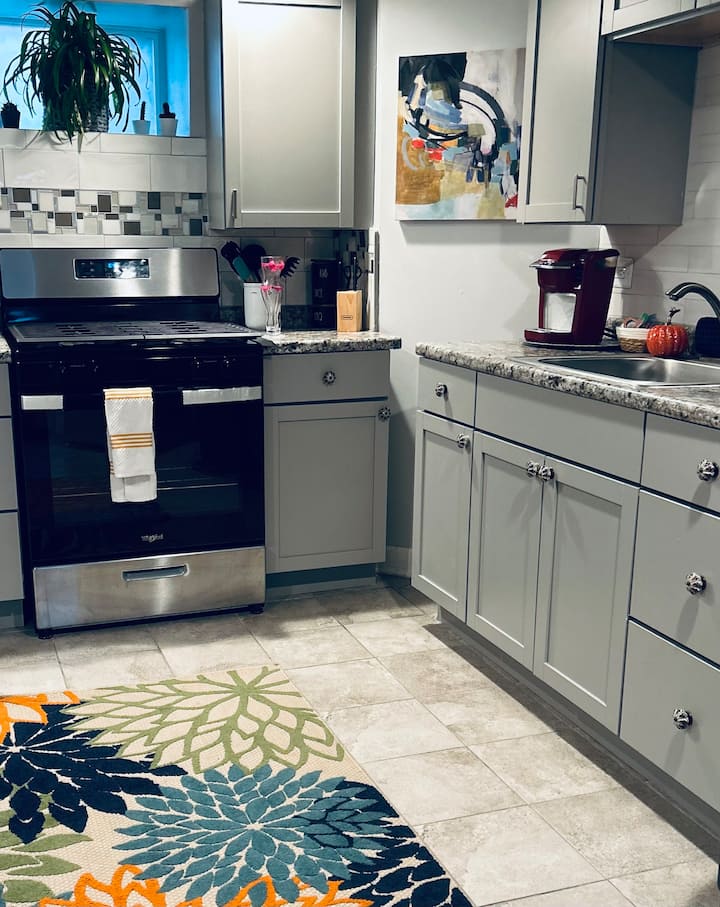 Sunny Girasol Brand New Private Apart. Free Park
