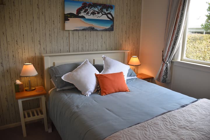 Საძინებელი 2 - საწოლი 152 × 203 სმ