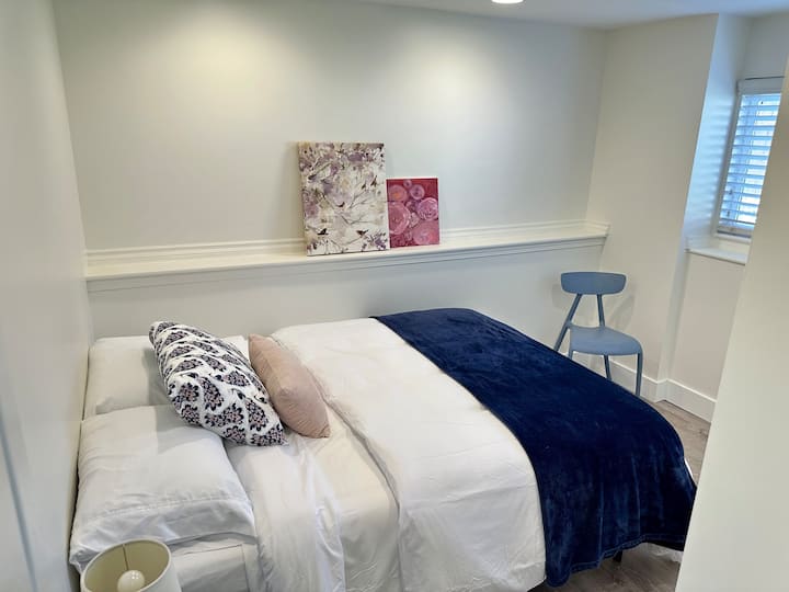 Bedroom 4 - Queen size bed 