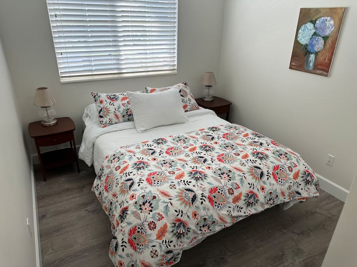 Bedroom 2 - Queen size bed 