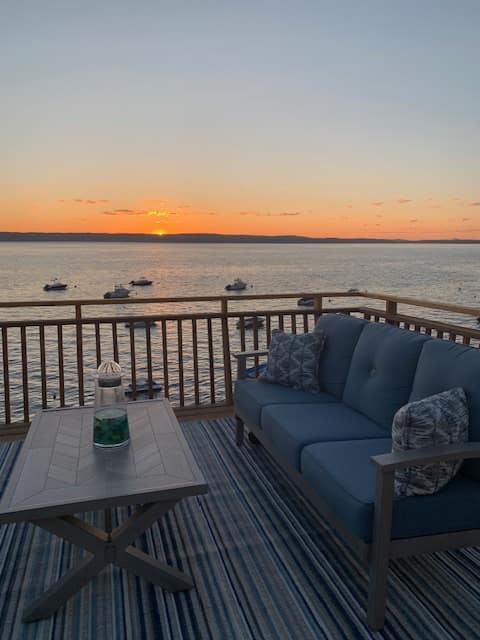 Cozy Beachfront Getaway at Lil’ Blue