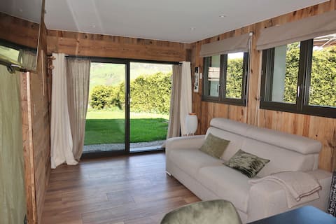 Annonce Airbnb populaire: Apartment in chalet/private garden and mazot à Megève