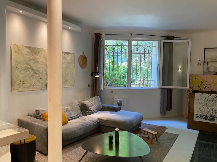 Peace And Quiet In Lively Pigalle - París