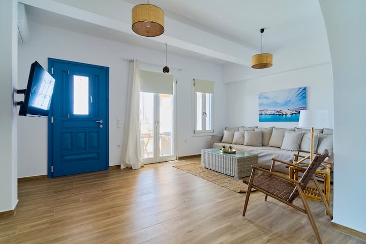 La Maison - Private Pool, Garden & Sea View Apt - Paros