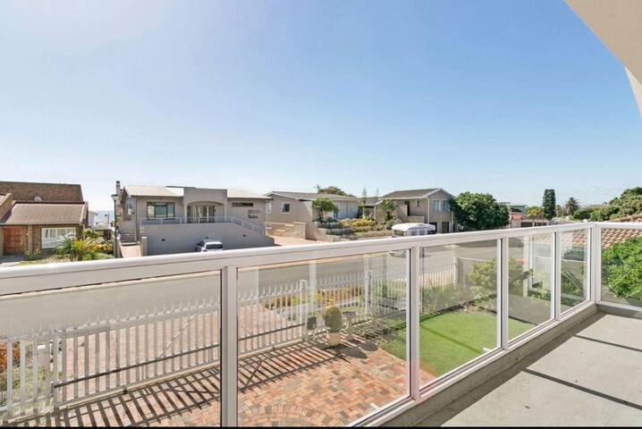 West Coast Beach Bungalow gallery image 5