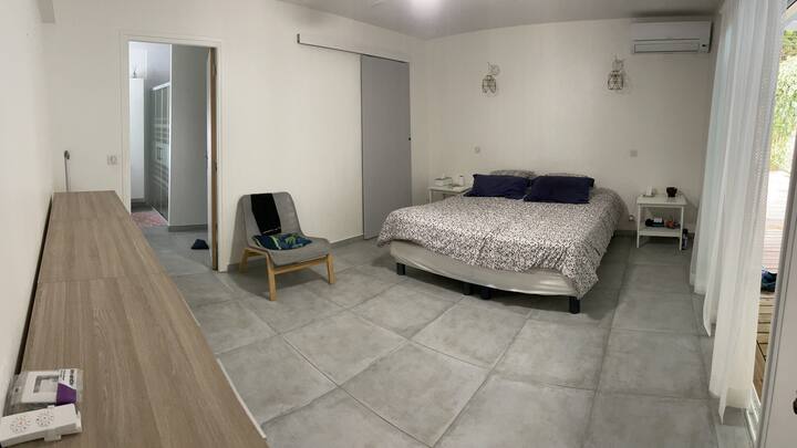 Chambre parentale (1) : lit 180 + sdb/wc