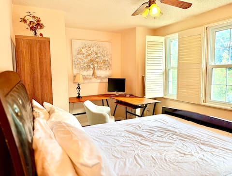 Kingstowne 2 Bedroom Cozy Townhome