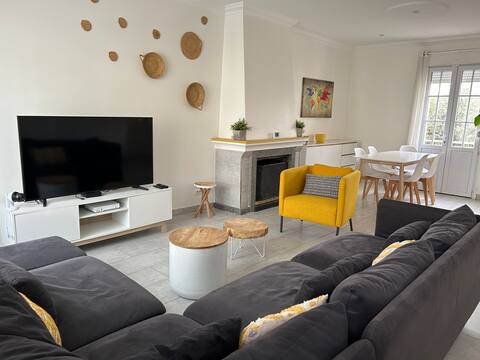 House - 5 min walk to RER B