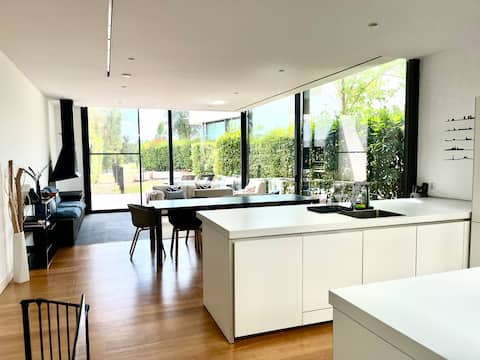 Modern & spacious family house in Camiral Resort