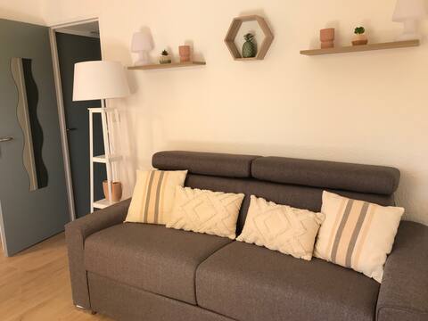 Annonce Airbnb populaire: T2 air-conditioned terrace - 5-minute walk to the beach à Agde