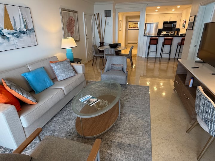 Direct Oceanfront 1,200sf 1br/2bth; Hotel Services - Fort Lauderdale, FL