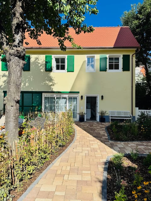 Remise with 3 bedrooms on a large property!