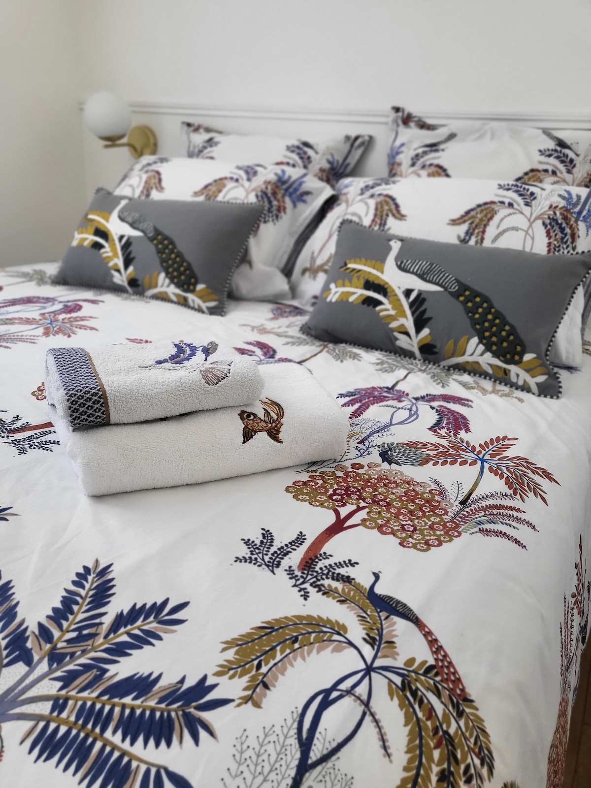 因为美好的假期始于美好的夜晚，我们选择了高端床上用品，值得拥有一家优质的酒店，让您安然入睡……即使在阳光下度过了美好的一天！
伊斯法罕 X Olivier Desforges Atmosphere
