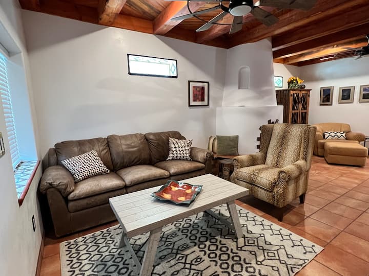 2 King Bds/2.5 Bathrooms In The Heart Of Downtown - Las Cruces, NM