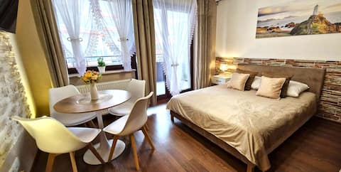 Top performing Airbnb: Modern Apartment SANDY BEACH down town, aquapark in Prądnik Czerwony