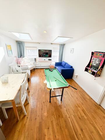 Bright Sunny Apt with 1.5 bath King Bed gallery image 2