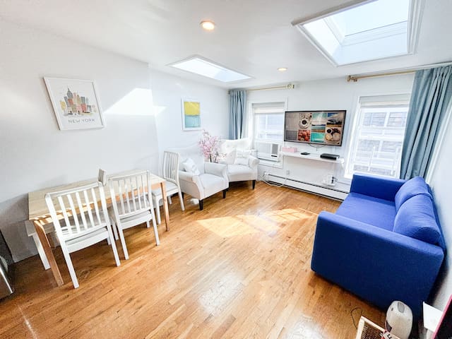 Bright Sunny Apt with 1.5 bath King Bed