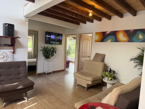 Top Airbnb: Charcos 50 meters away | Parking included” in Cocorná