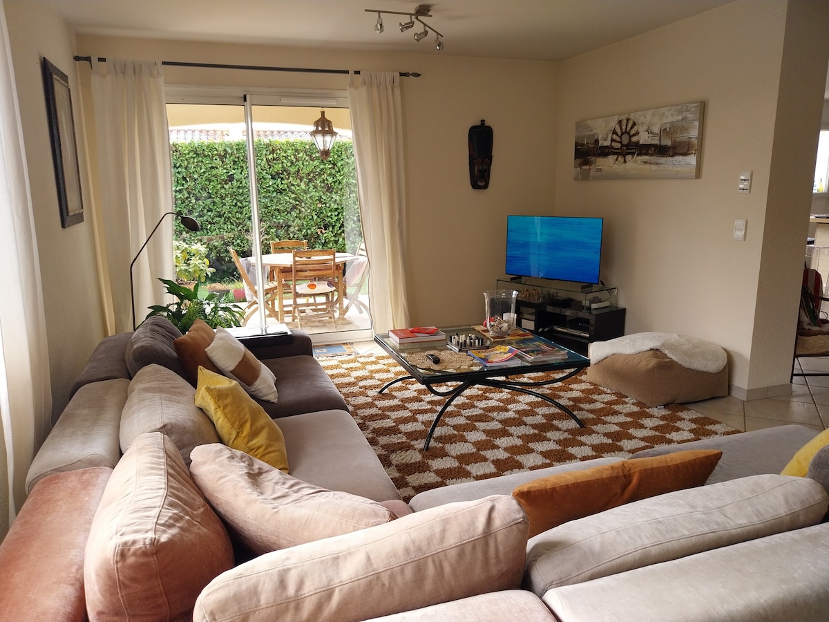 Successful Airbnb property: Guesthouse with pool. in Clermont Ferrand