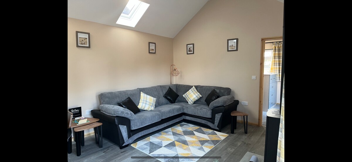 Top Airbnb: Lime Tree Lodge with hot tub in South Norfolk