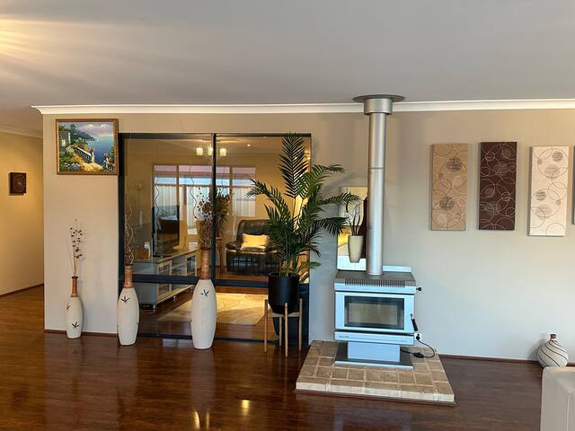 Country Oasis on Evans Street gallery image 5