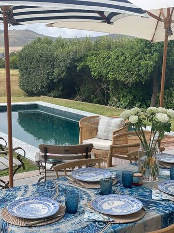 Wine-lands Villa in Golf Estate gallery image 3