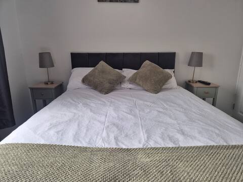 5 bedroom house - Cheshire Oaks/Ellesmere Port