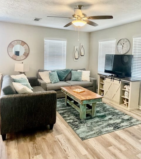 Successful Airbnb property: Beach Escape | Beach Nearby-beach gear incl in Jamaica Beach