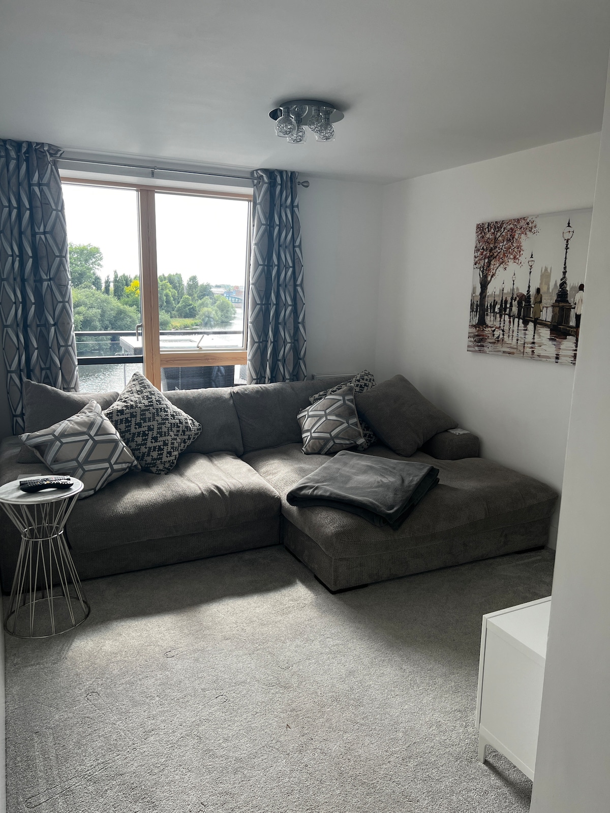 Successful Airbnb property: 2 bed duplex apartment inc parking in Holme Pierrepont