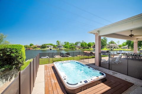 Lakefront House with Huge Swim Spa