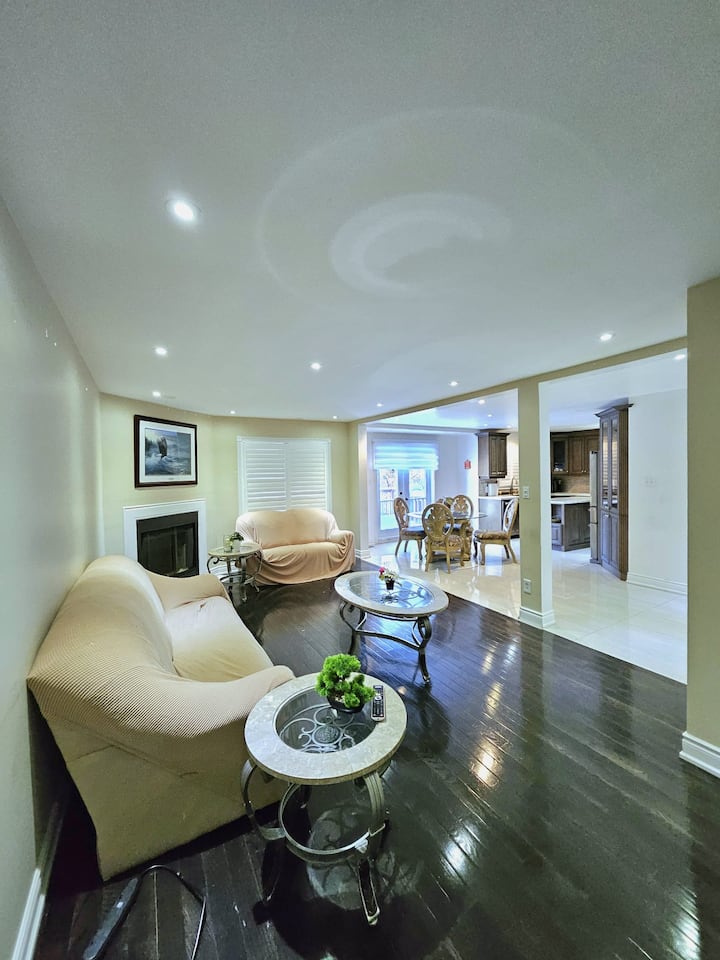 Luxe Stay ~Downtown, 11 Beds Sleep, Bbq, Close Hwy - Mississauga